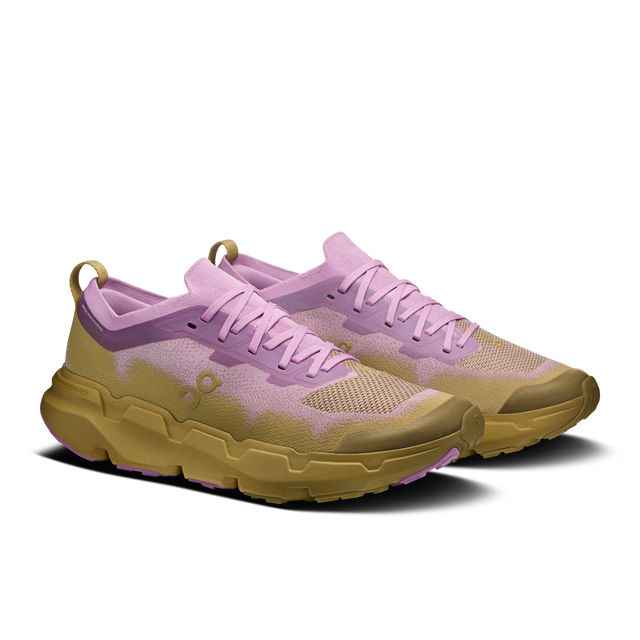 On WMNS Cloudsoma - Sakura/Safari
