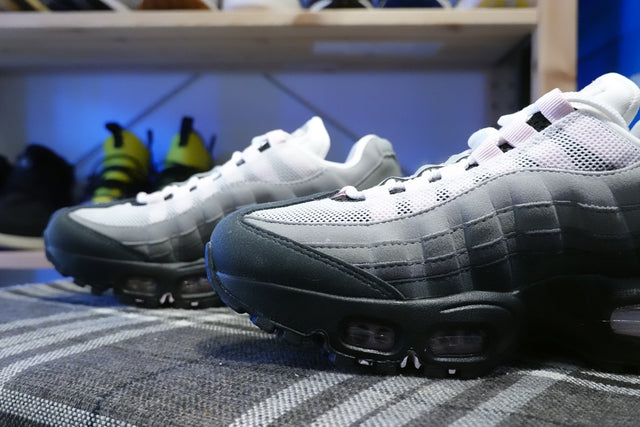 Nike WMNS Air Max 95 OG - Black/Pink Foam/White-Preorder Item-Navy Selected Shop