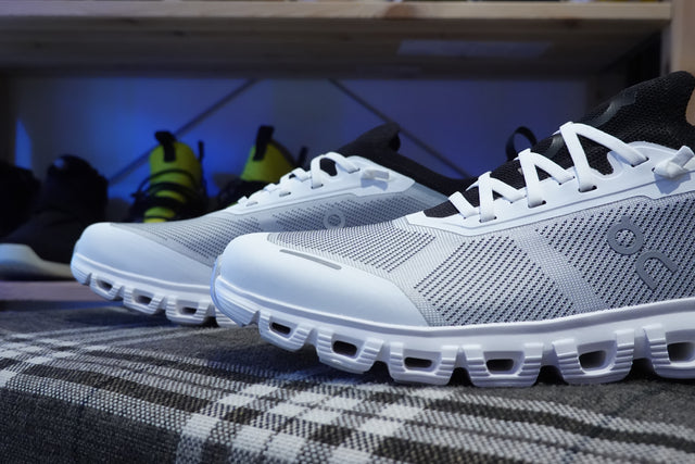 On Cloud 6 Versa - White/Black-Preorder Item-Navy Selected Shop