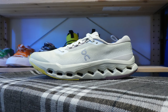 On WMNS Cloudsurfer Trail 2 Waterproof - Ghost/Chalk
