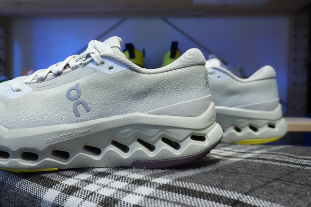 On WMNS Cloudsurfer Trail 2 Waterproof - Ghost/Chalk
