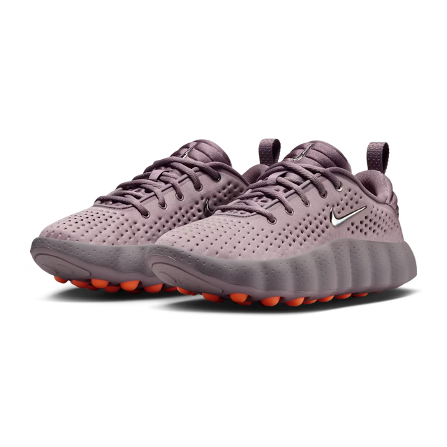 Nike WMNS Mind 002 - Light Violet Ore/Purple Smoke/Hyper Crimson/Metallic Cool Grey