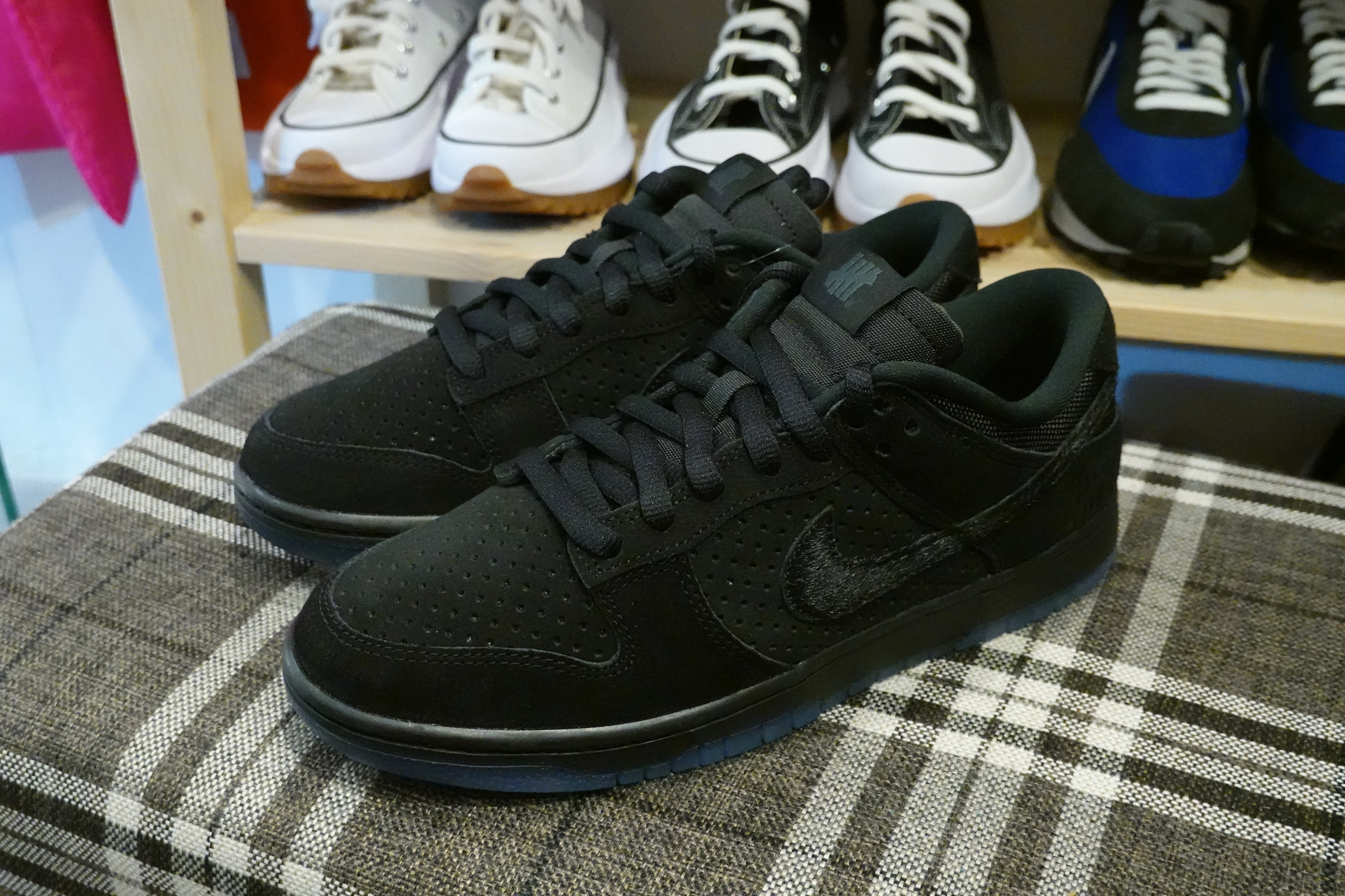 UNDEFEATED × Nike Dunk Low SP "5 ON IT"スニーカー
