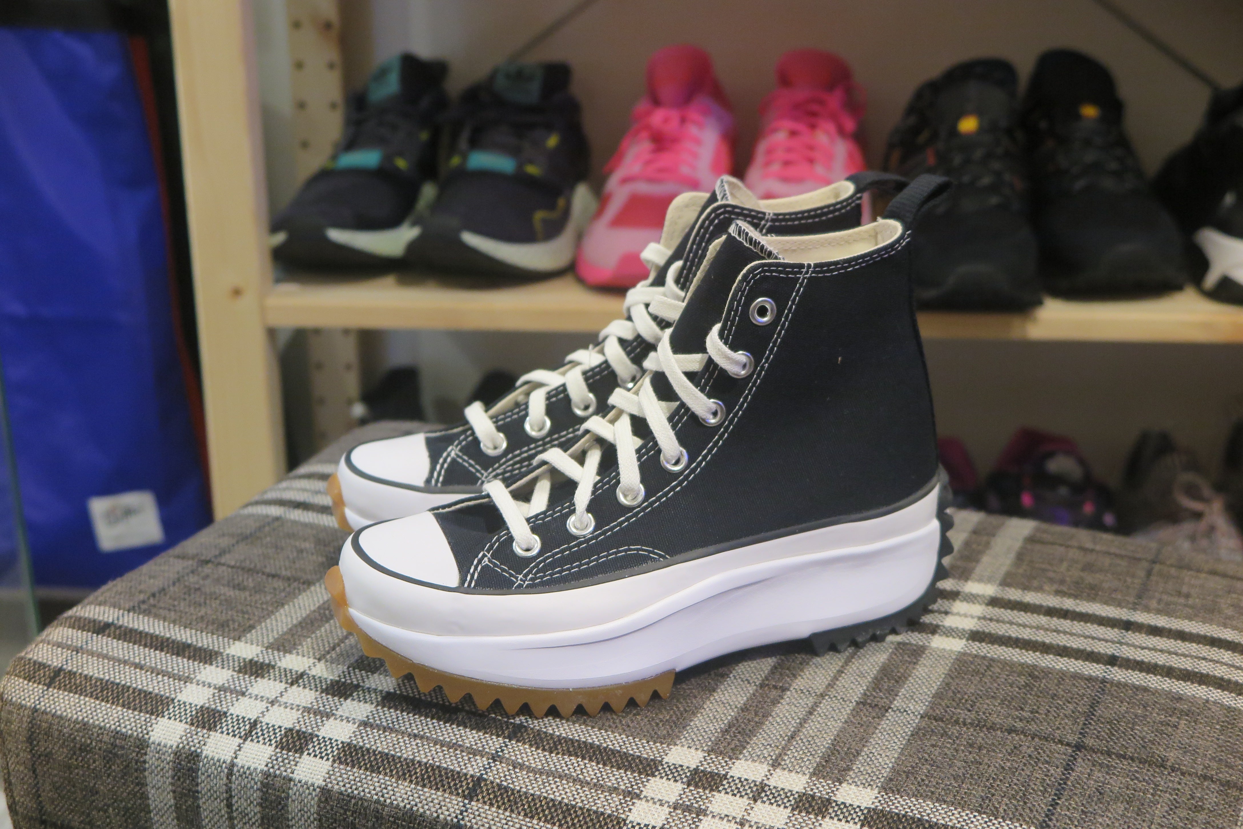 Converse Run Star Hike Hi - ブラック/ホワイト/ガム #166800C – Navy