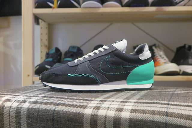 Nike Daybreak Type - Black/Menta/Summit White/Anthracite-Sneakers-Navy Selected Shop