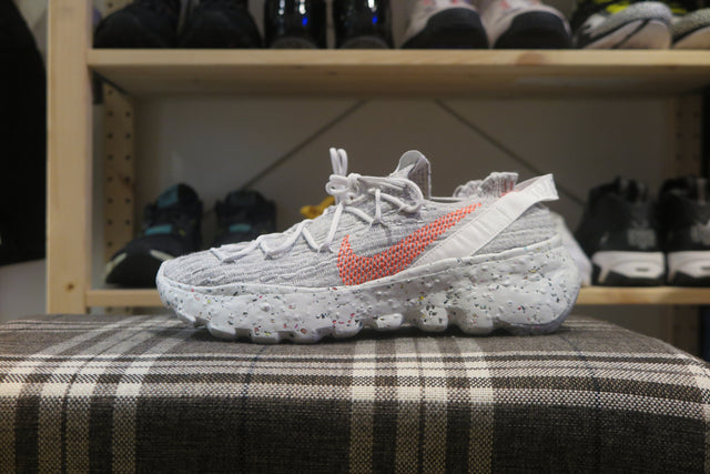 Nike WMNS Space Hippie 04 - Summit White/Hyper Crimson-Sneakers-Navy Selected Shop