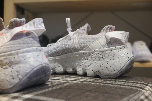 Nike WMNS Space Hippie 04 - Summit White/Hyper Crimson-Sneakers-Navy Selected Shop