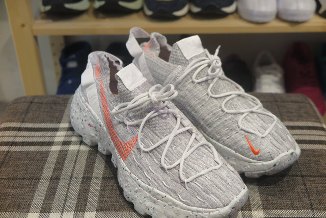 Nike WMNS Space Hippie 04 - Summit White/Hyper Crimson-Sneakers-Navy Selected Shop