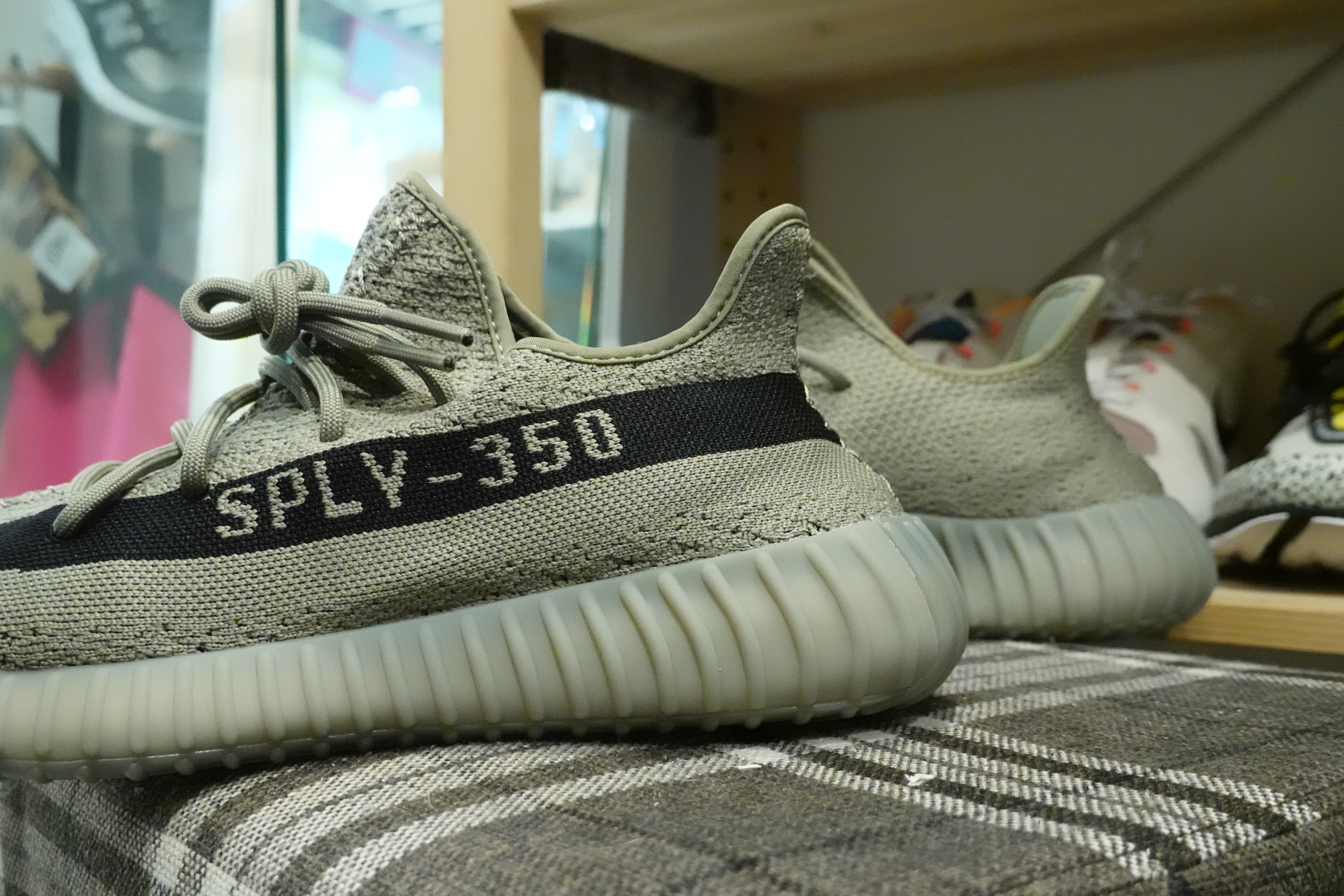 Navy yeezy hot sale boost 350