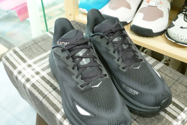 Hoka WMNS Clifton 9 Goretex - Black/Black-Preorder Item-Navy Selected Shop