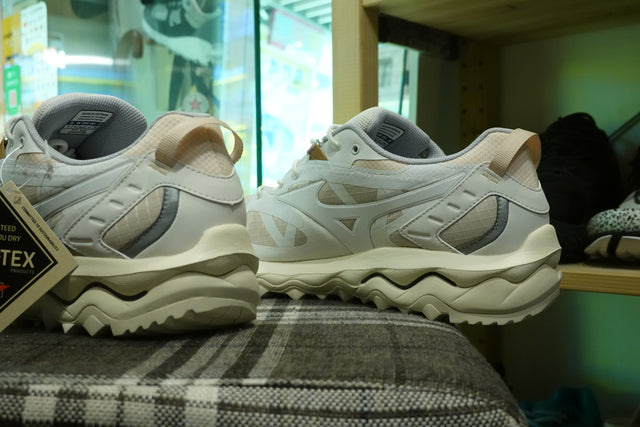 Mizuno Wave Mujin TL Goretex - Summer Sand/White/Mother of Pearl-Preorder Item-Navy Selected Shop