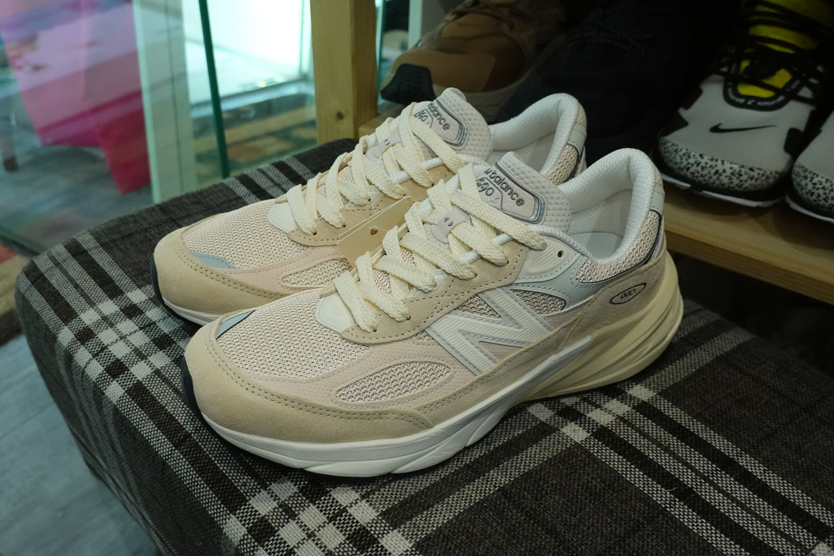 뉴발란스 U990VR6 미국산 – Navy Selected