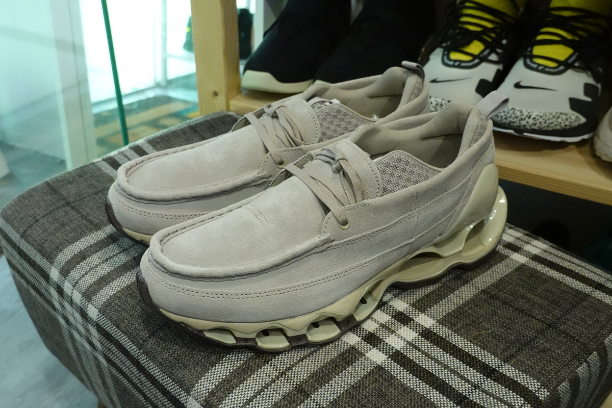 Mizuno Wave Prophecy Moc Suede - Taupe – Navy Selected