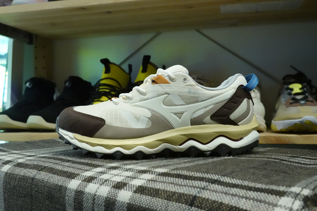 Mizuno Wave Mujin TL Goretex - Summer Sand/Pristine/Chicory Coffee-Preorder Item-Navy Selected Shop