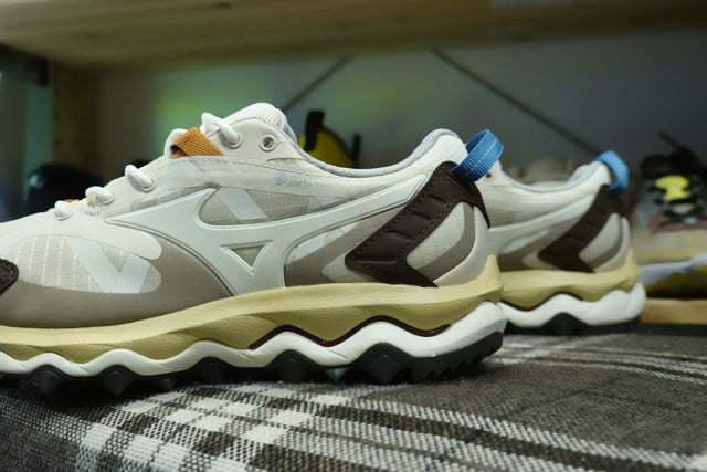 Mizuno Wave Mujin TL Goretex - Summer Sand/Pristine/Chicory Coffee-Preorder Item-Navy Selected Shop