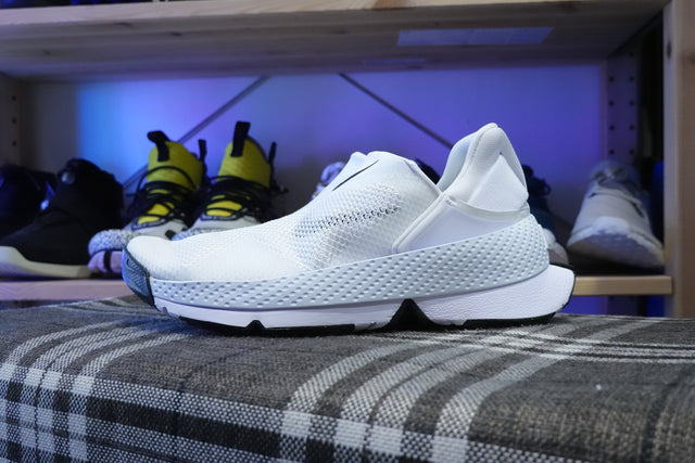Nike WMNS Go FlyEase - White/Black-Preorder Item-Navy Selected Shop