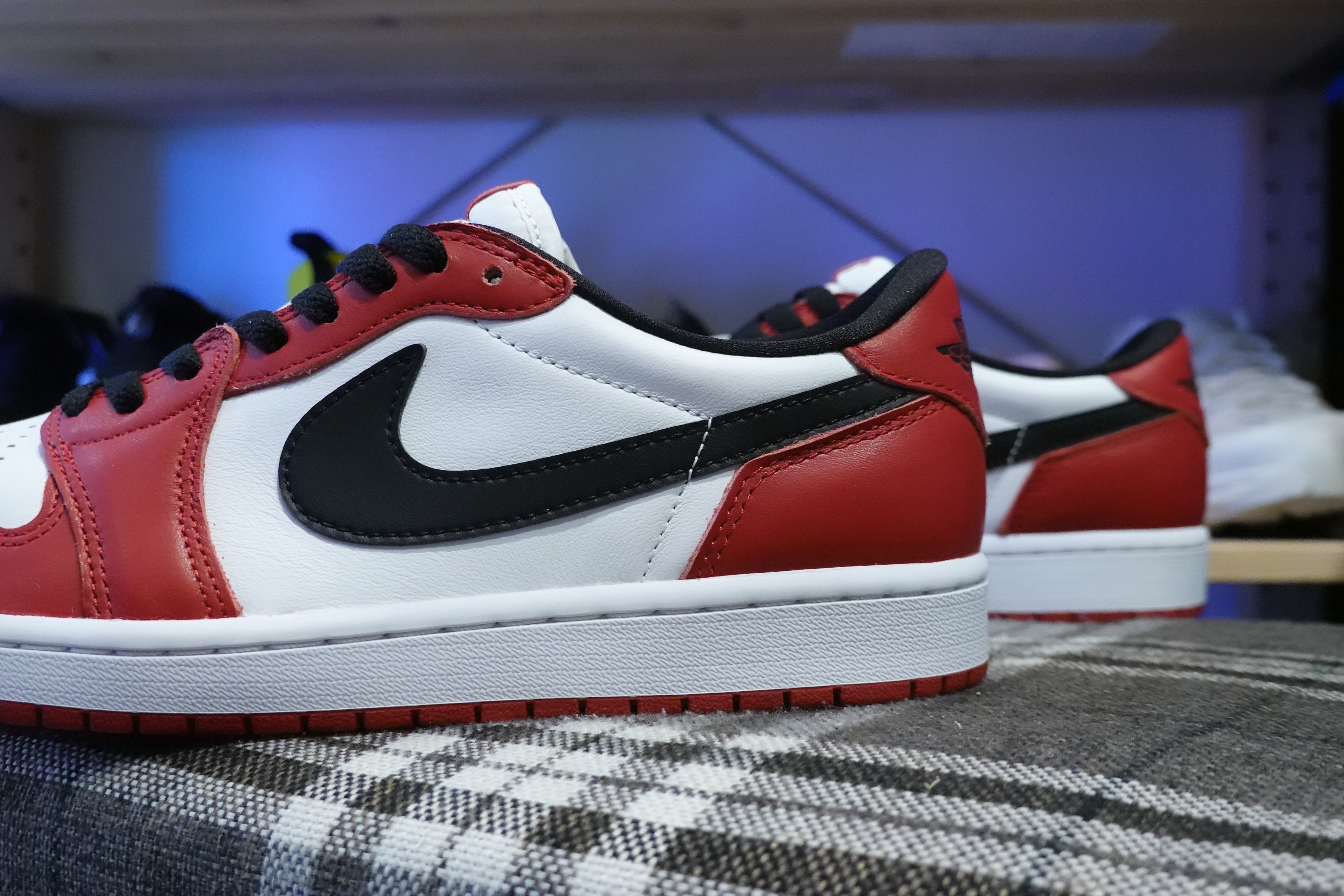 公式 店 NIKE Air Jordan 1 Low ホワイト/レッド/ブラック 【公式通販】