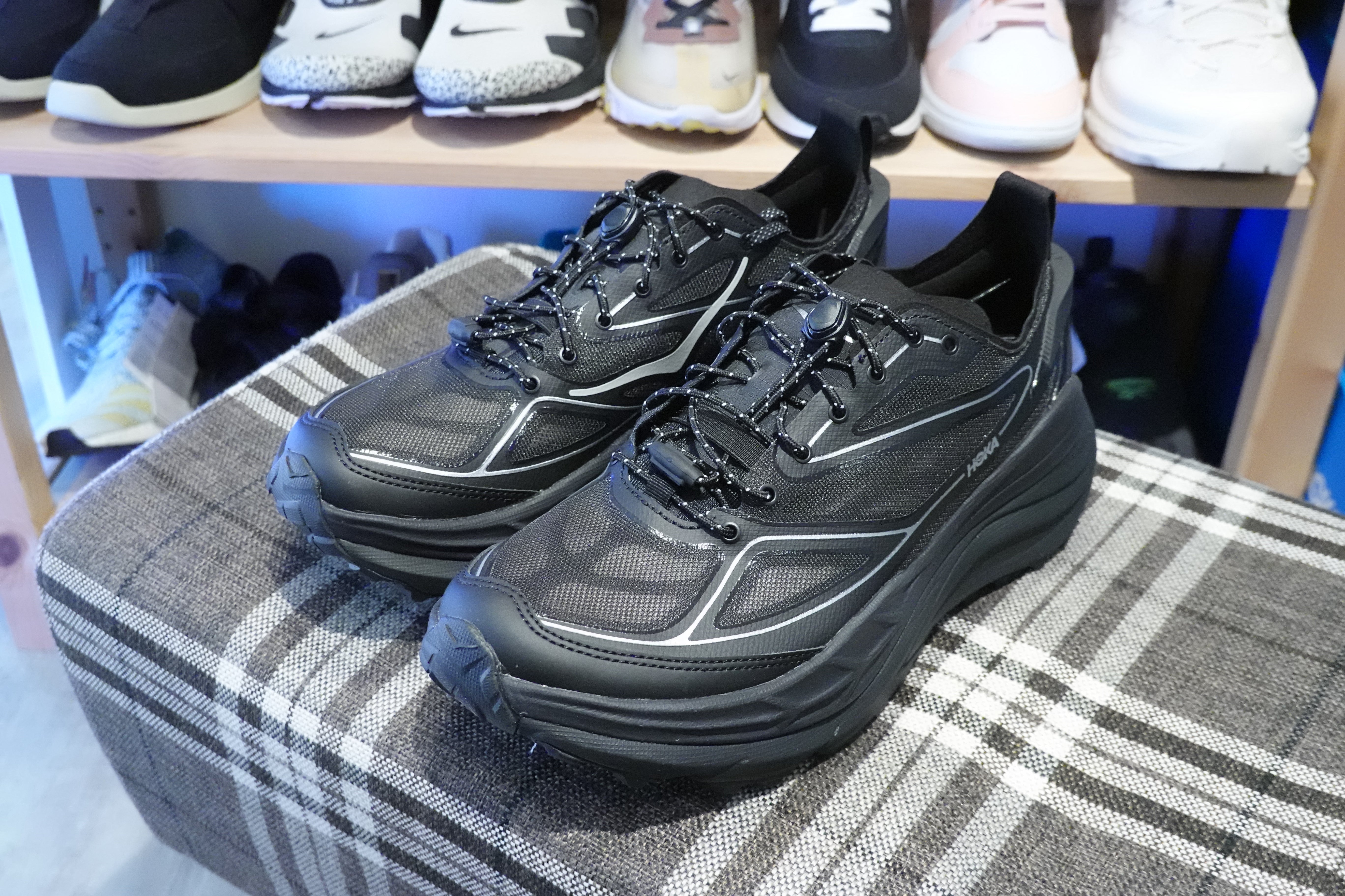 Hoka Stinson One7 - Black/Silver – Navy Selected
