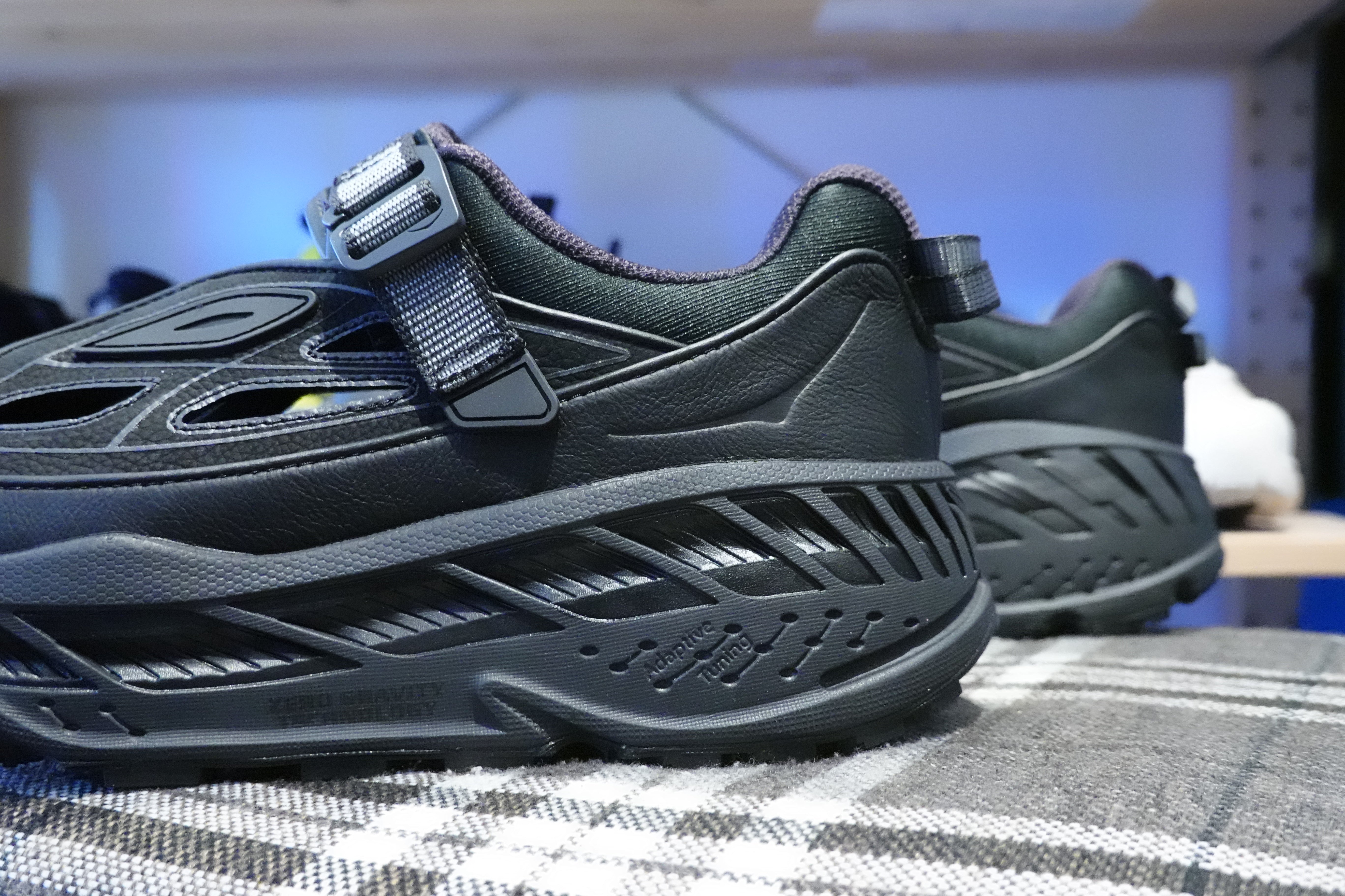 Hoka Stinson Breeze - Black/Carbon Black – Navy Selected