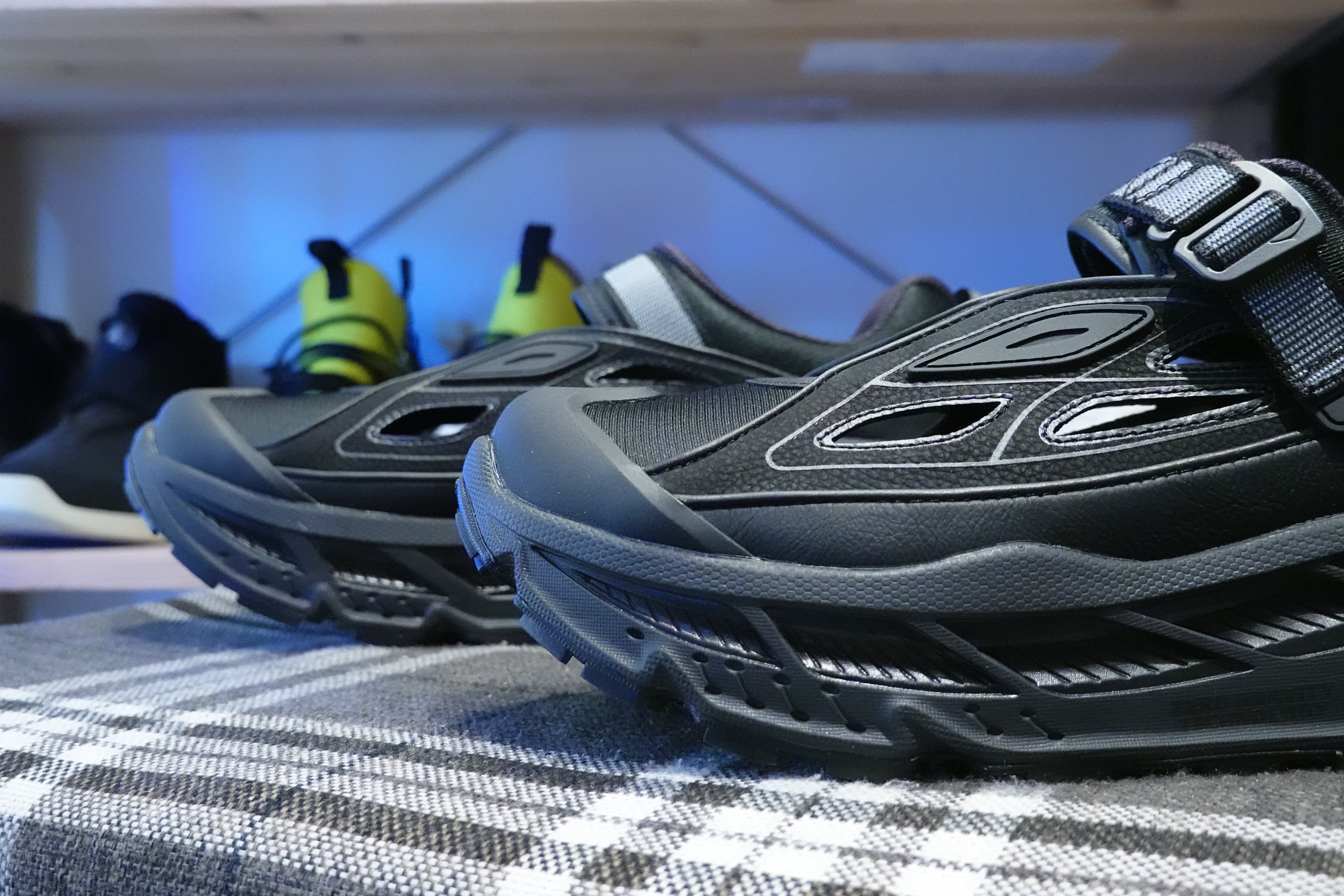 Hoka Stinson Breeze - Black/Carbon Black – Navy Selected