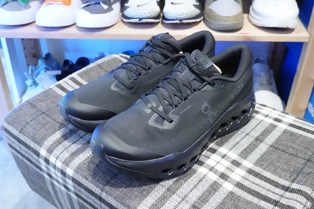 On WMNS Cloudsurfer Trail 2 Waterproof - Black/Black-Preorder Item-Navy Selected Shop