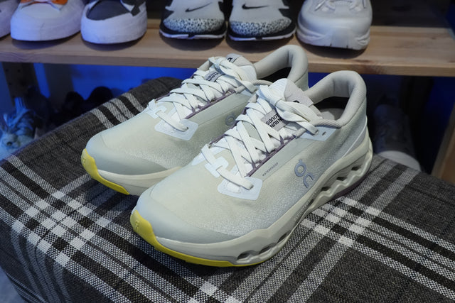 On WMNS Cloudsurfer Trail 2 Waterproof - Ghost/Chalk