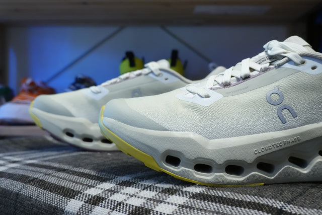 On WMNS Cloudsurfer Trail 2 Waterproof - Ghost/Chalk