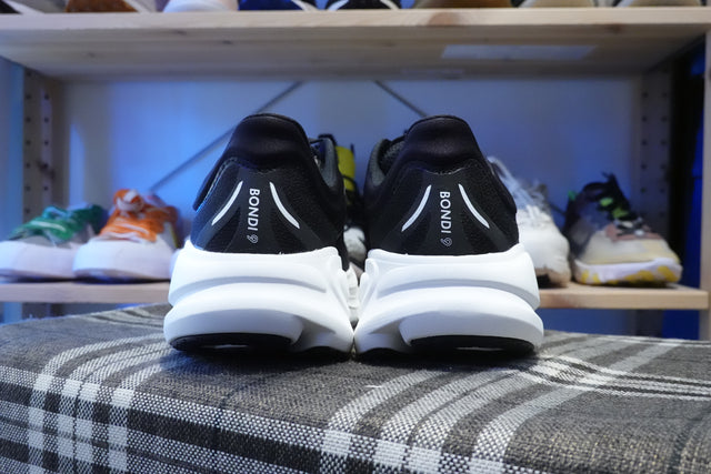 Hoka Bondi 9 - Black/White