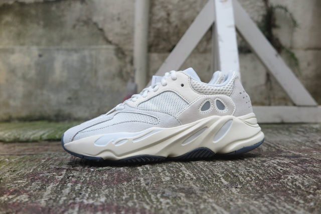 adidas Yeezy Boost 700 - Analog-Preorder Item-Navy Selected Shop