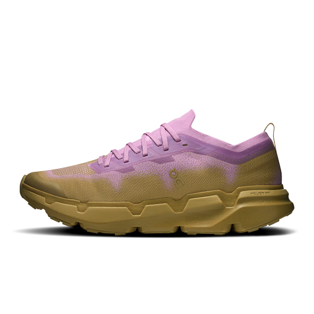 On WMNS Cloudsoma - Sakura/Safari