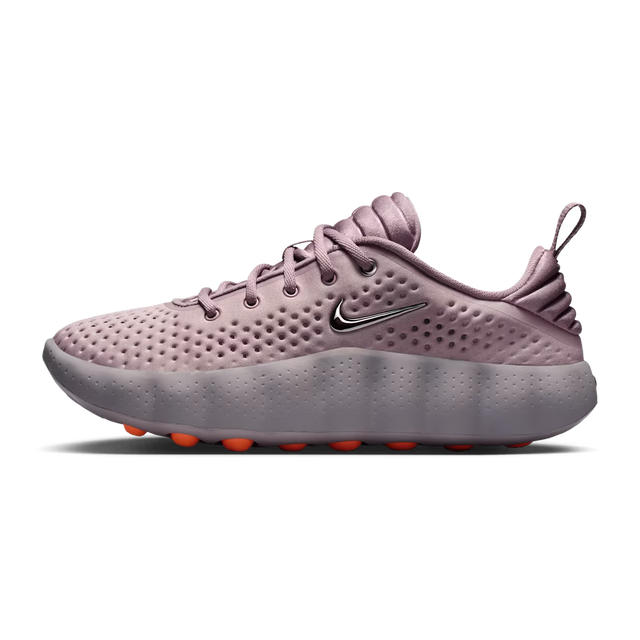 Nike WMNS Mind 002 - Light Violet Ore/Purple Smoke/Hyper Crimson/Metallic Cool Grey