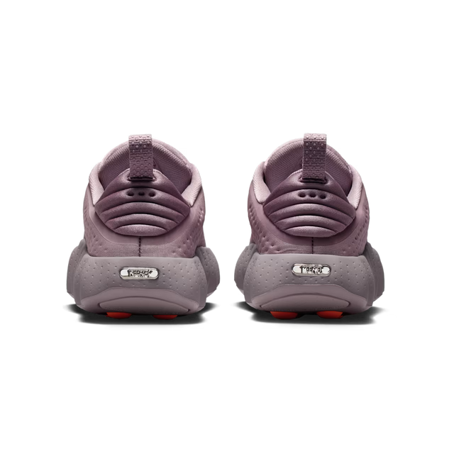 Nike WMNS Mind 002 - Light Violet Ore/Purple Smoke/Hyper Crimson/Metallic Cool Grey