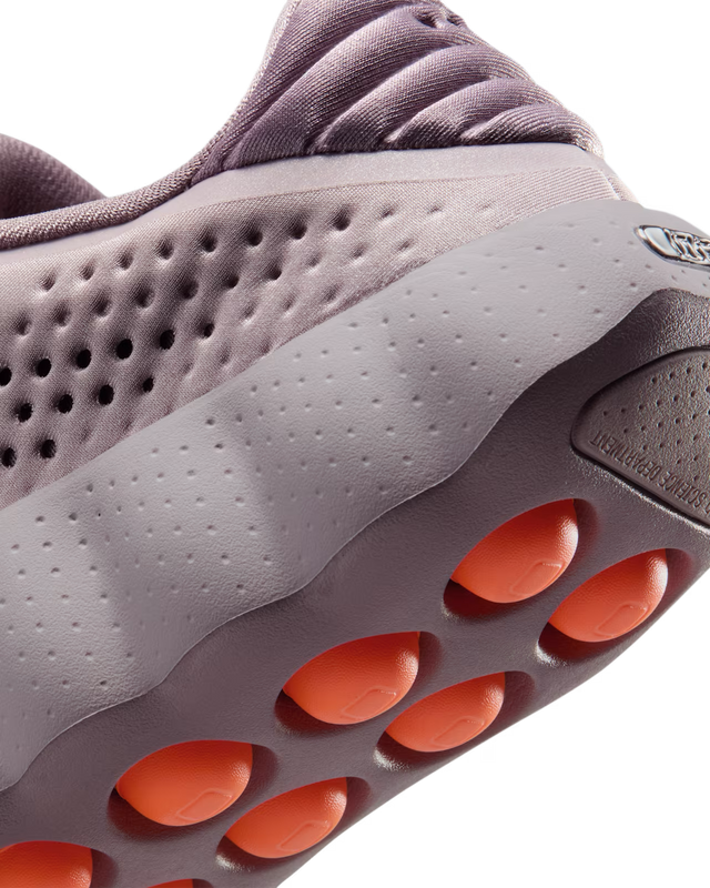 Nike WMNS Mind 002 - Light Violet Ore/Purple Smoke/Hyper Crimson/Metallic Cool Grey