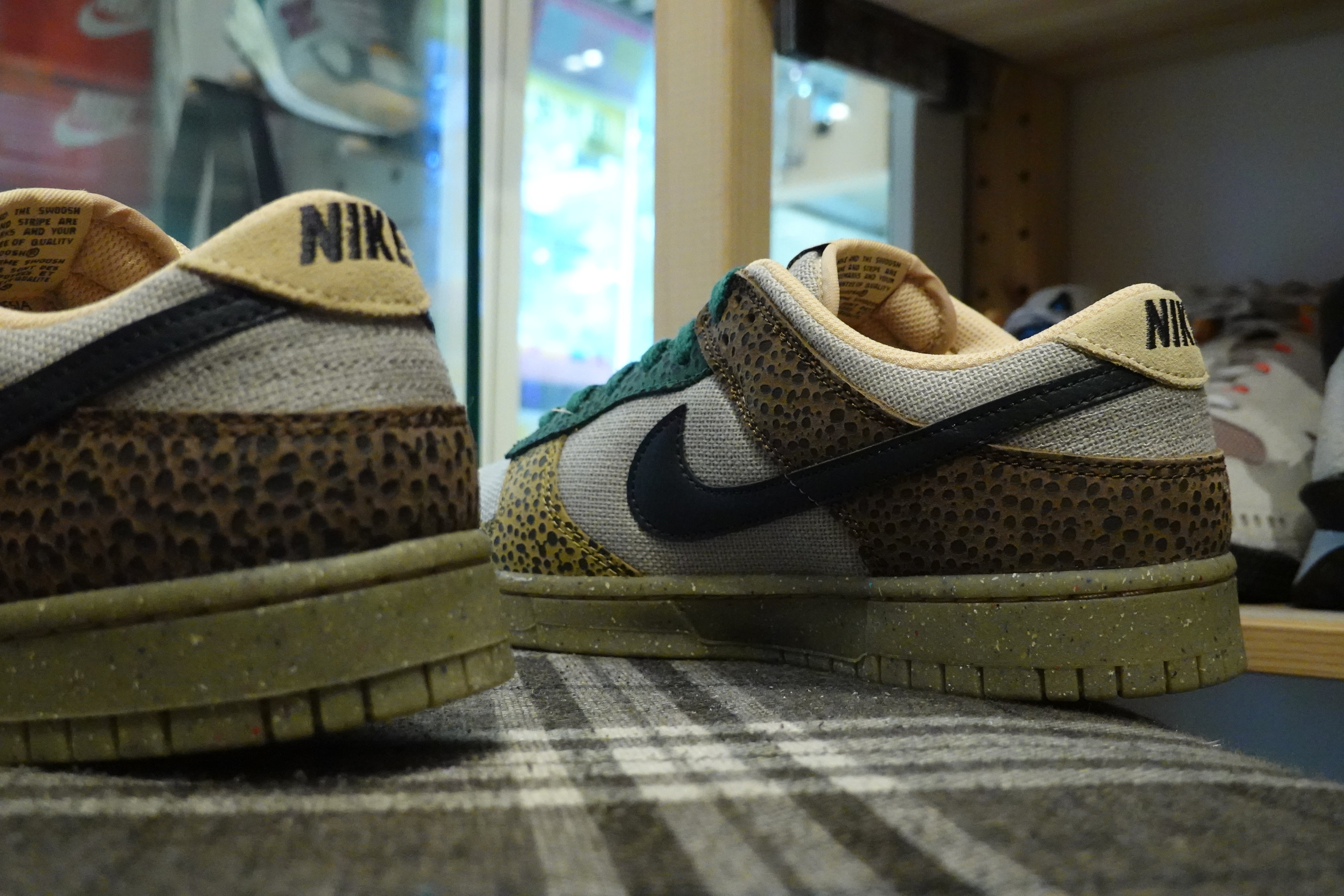 NIKE ナイキ サイズ:27.5cm DUNK LOW SAFARI GOLDEN MOSS (DX2654-200) 2022年 ダンク ロー サファリ ゴールデンモス カカオワウ オフノワール サイズ：US9.5 シューズ 靴【メンズ】