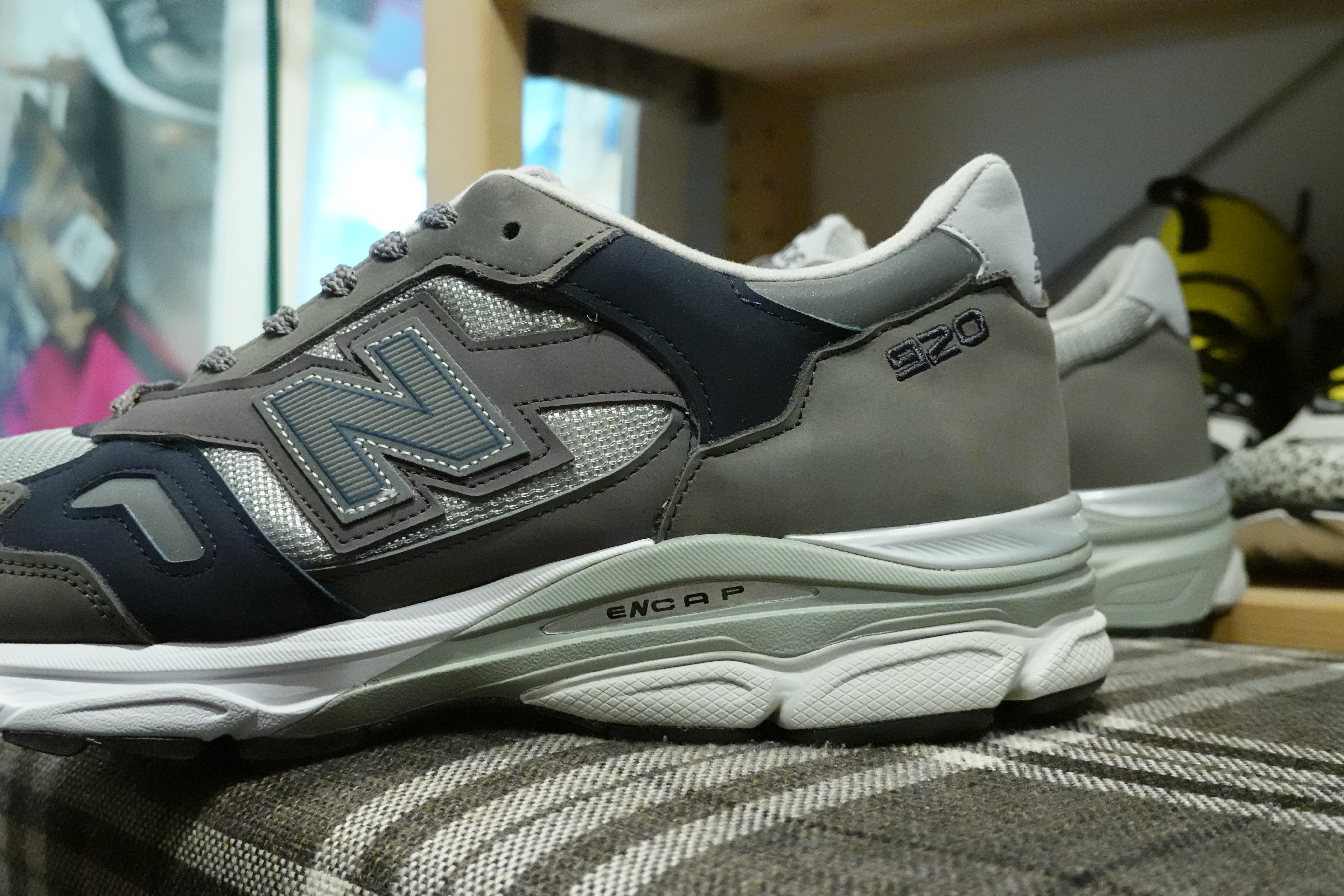 売上No.1 New Balance ニューバランス UK製 M920GNS スニーカー