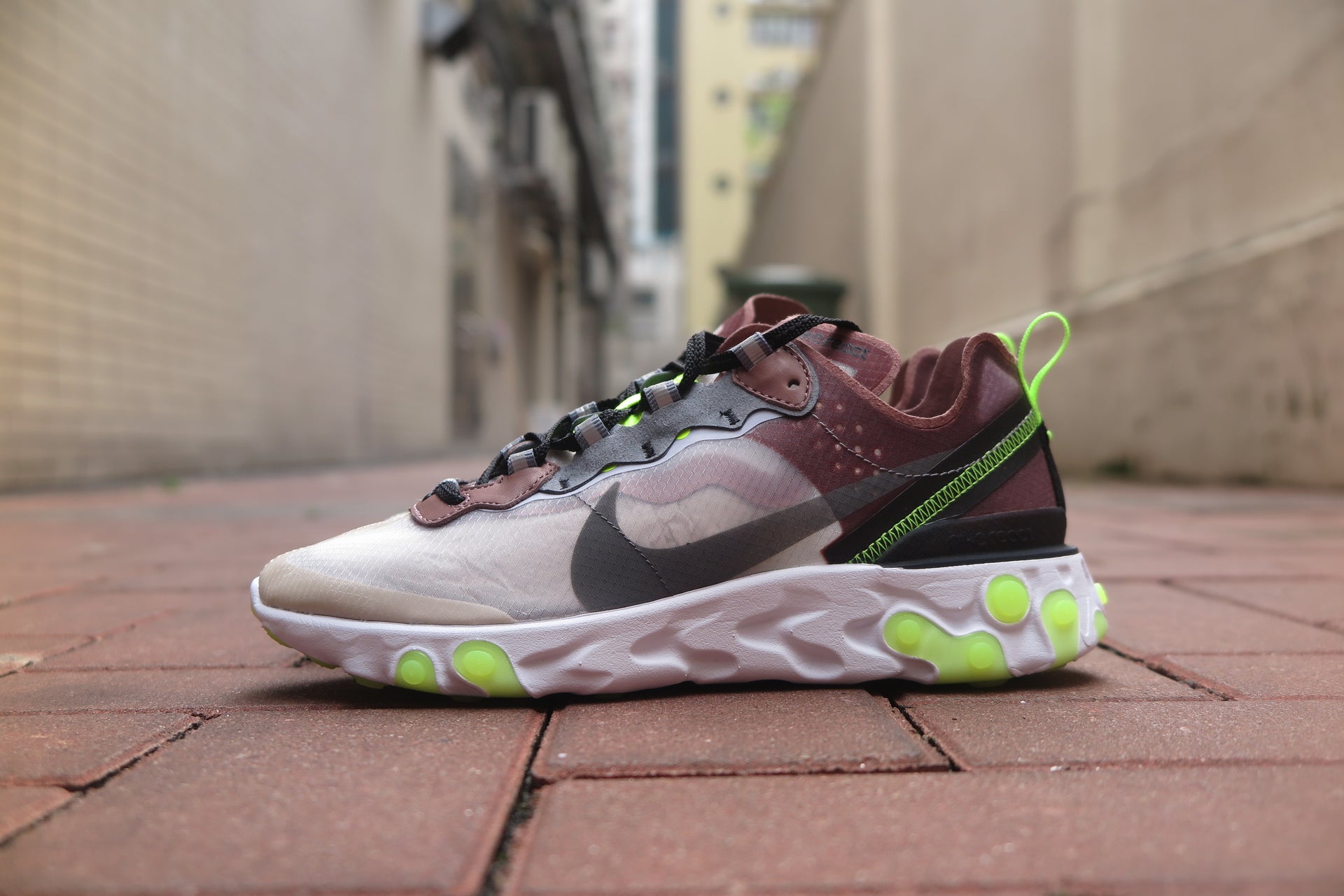 Nike element 87 desert sand hotsell