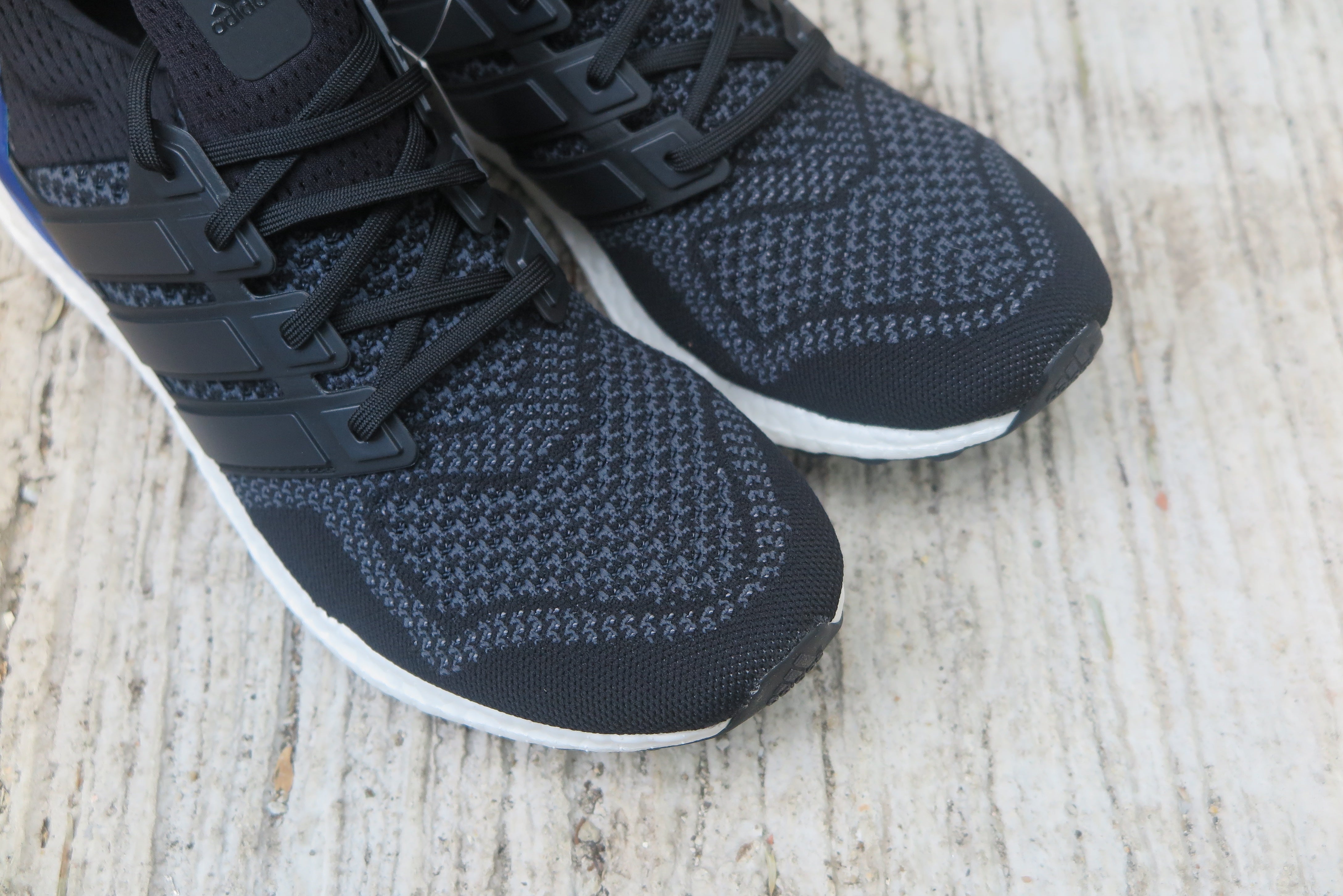 adidas ultra boost w core black & gold metallic