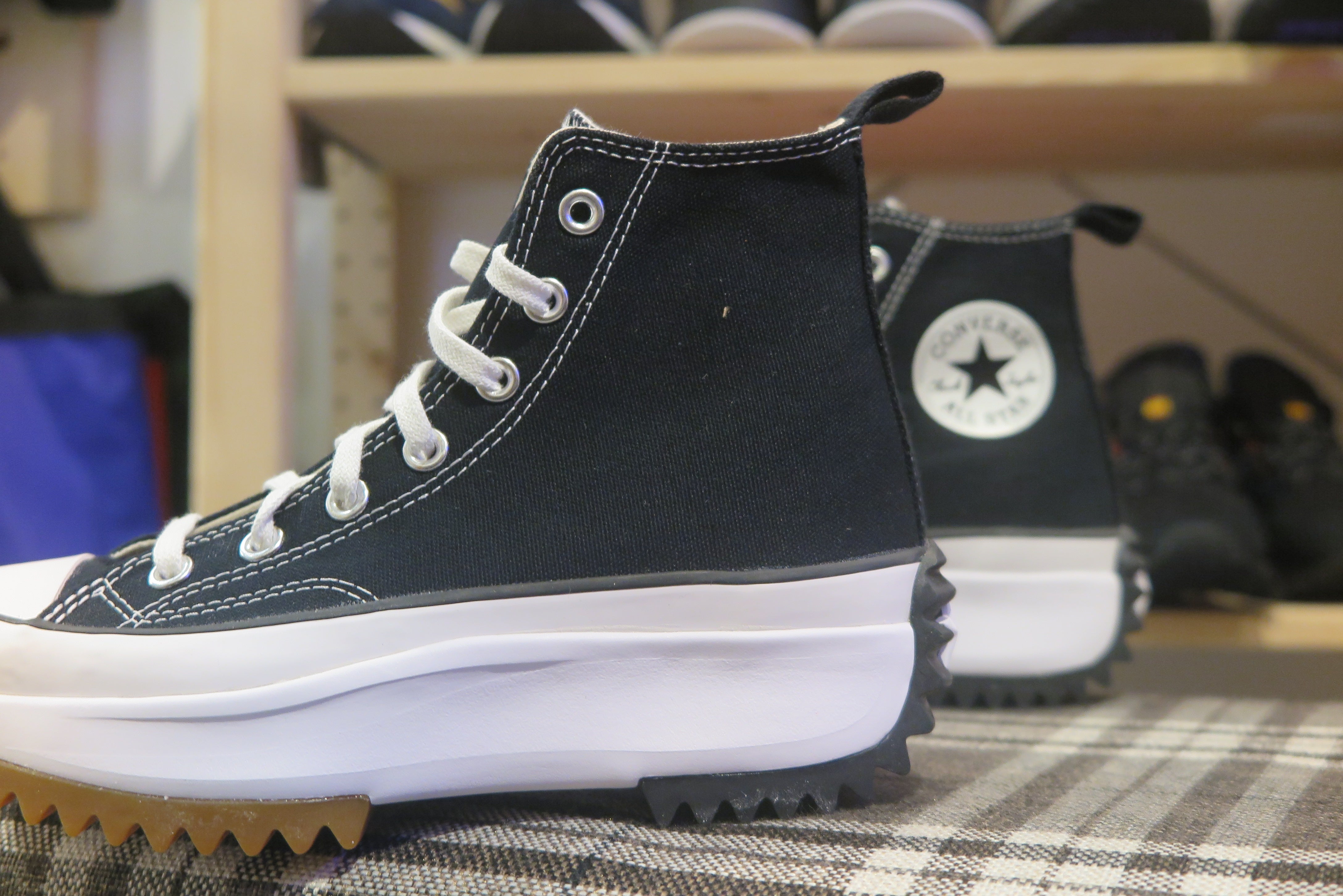 Converse Run Star Hike Hi - ブラック/ホワイト/ガム #166800C – Navy