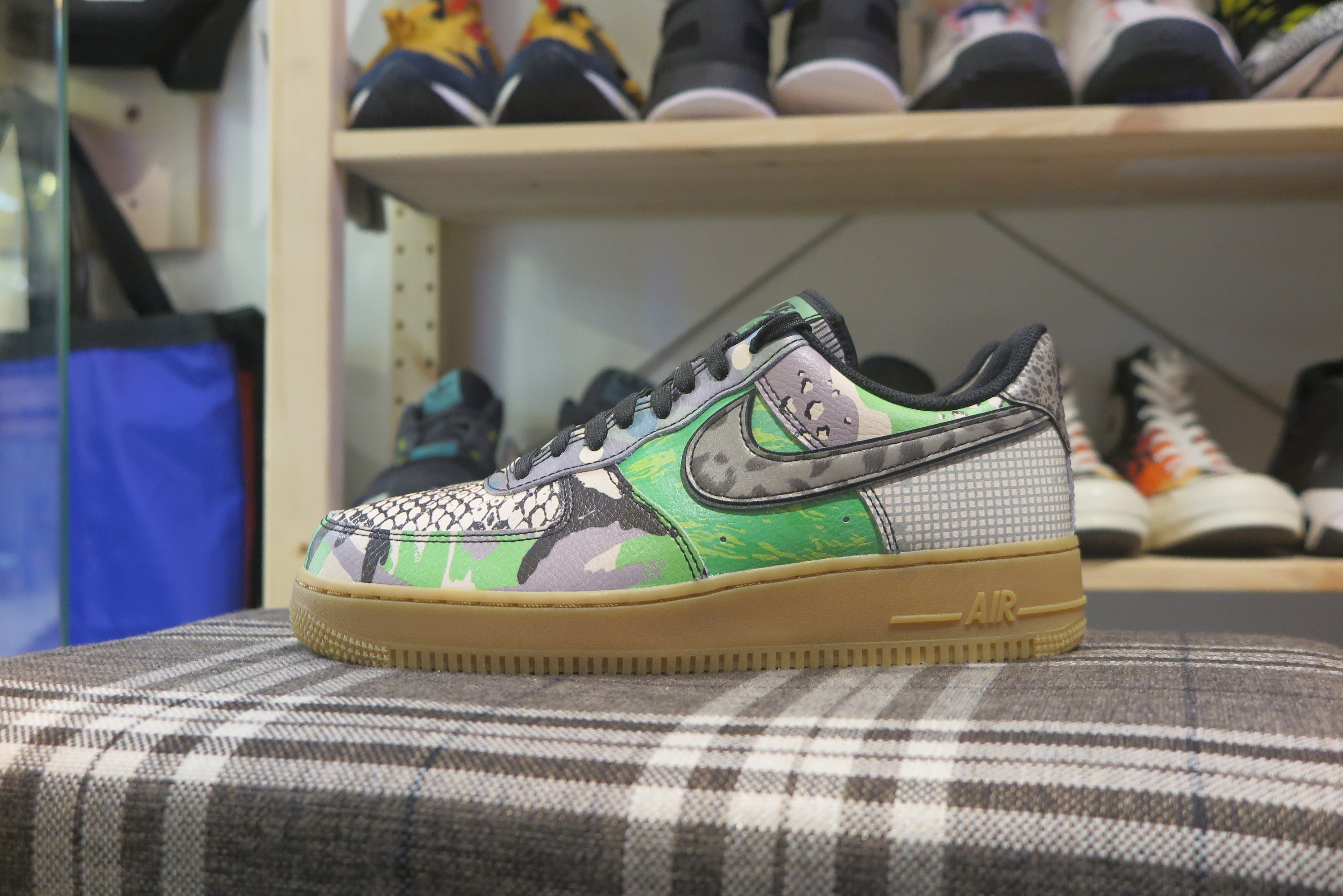 Nike air force 1 shop qs black/green spark/gum men's shoe